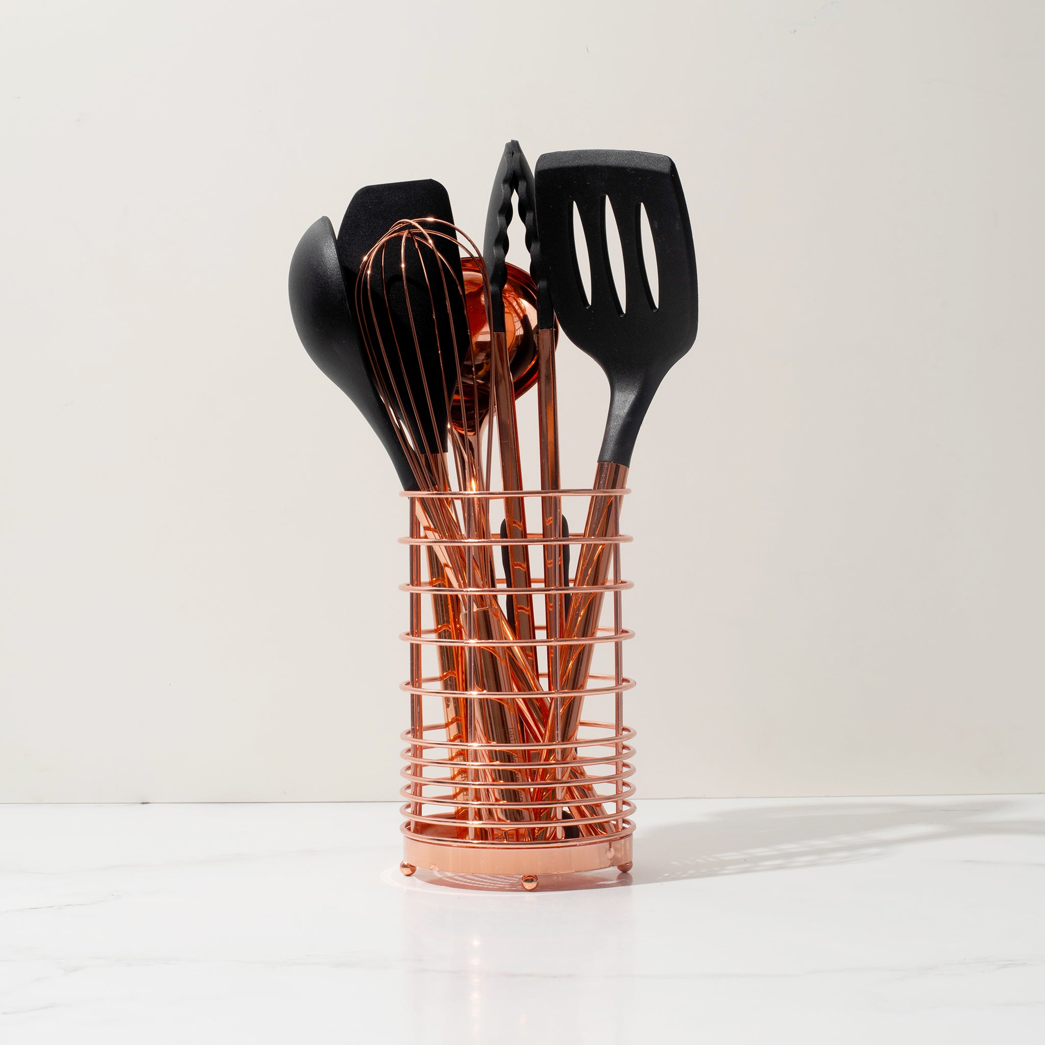 Black & Copper Kitchen Utensils with Copper Utensil Holder- 17PC Set:  Measuring Cups and Spoons, Rose Gold Kitchen Utensils Set - Black and  Copper