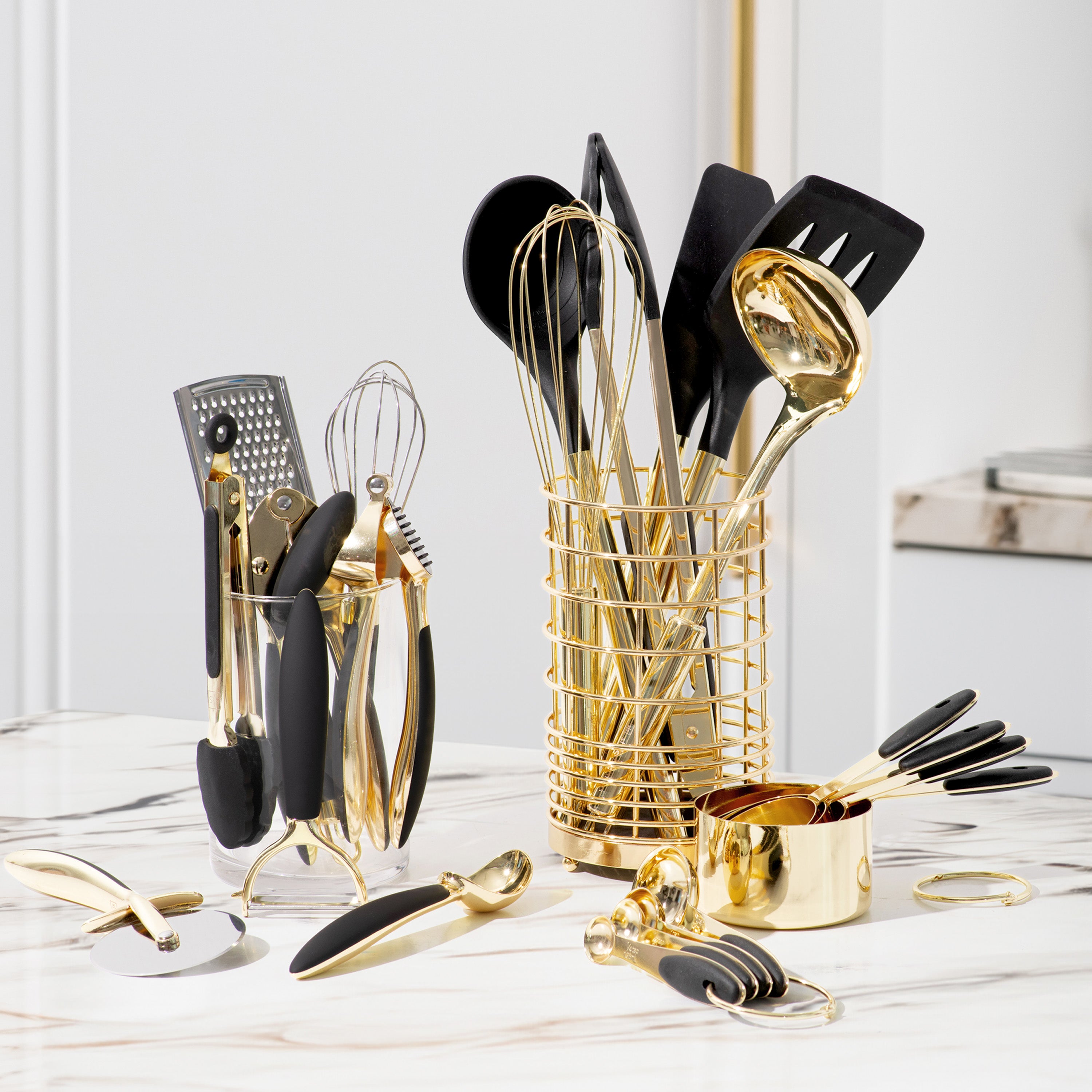 Black and Light Gold Measuring Cups and Spoons Set
