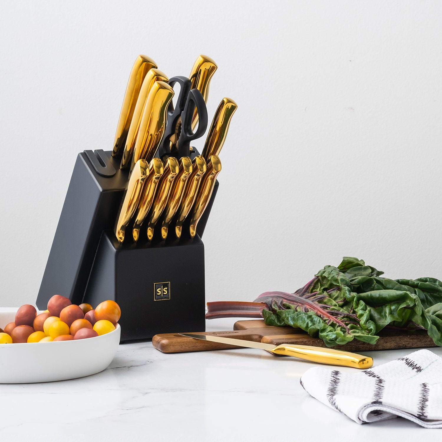  Black and Gold Knife Set with Block - 14 Piece Gold Knife Set  with Sharpener Includes Full Tang Gold Knives and Self Sharpening Knife  Block Set - Black and Gold Kitchen